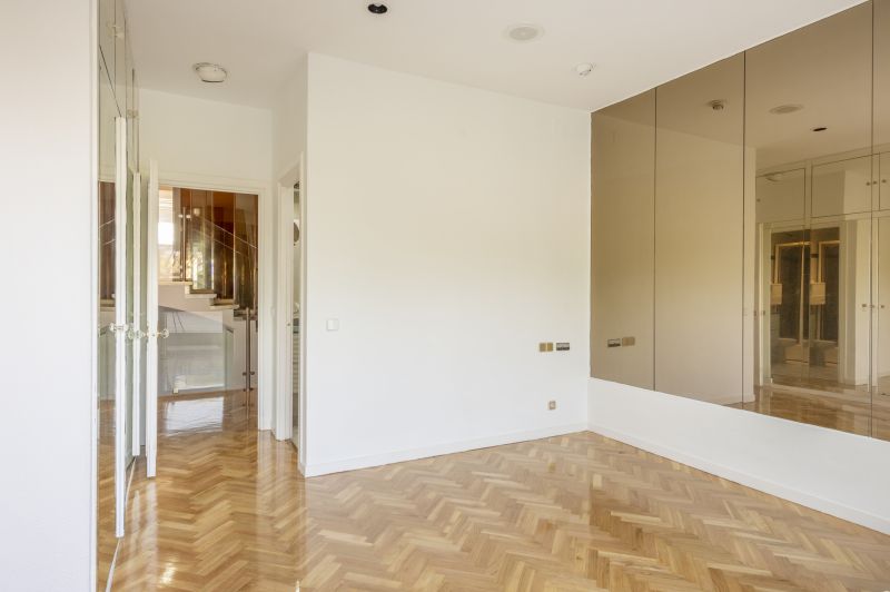Mirror Panels Installation